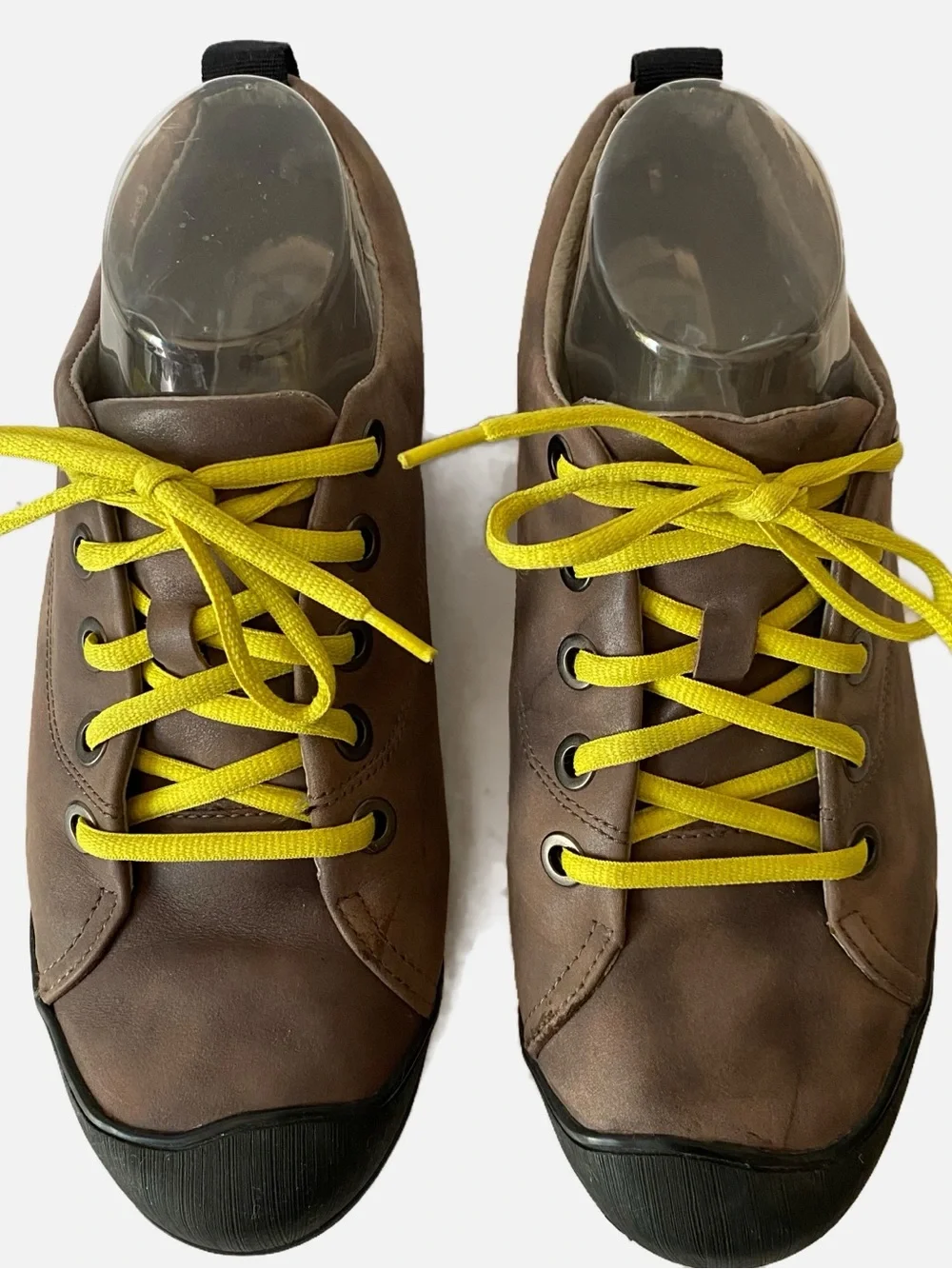 Leather Low Top Sneakers RXN Kenneth Cole brown with yellow laces